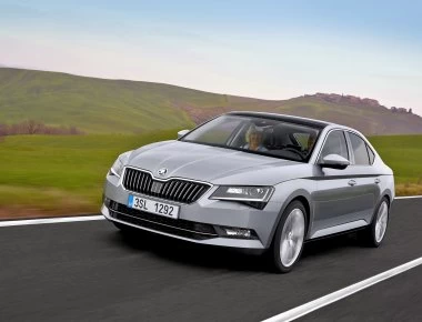 Το SKODA SUPERB ανανεώθηκε και αναβαθμίστηκε με καινούργιες τεχνολογίες και εκλεπτυσμένο σχεδιασμό 